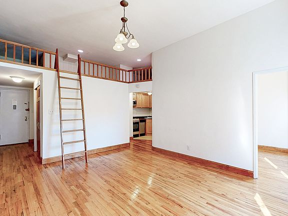 3rd image of 323 W 75th St APT 3b