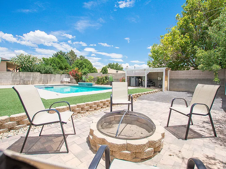 9514 Avenida Del Oso NE — Photo 55