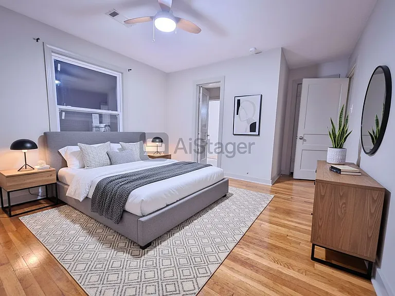 1724 W 19th St #2 — Photo 2