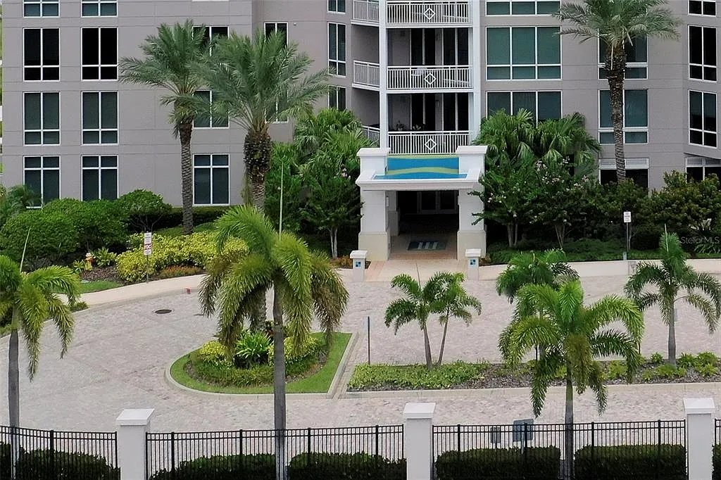 2 bed, 2.5 bath, 1458 sqft, $4,500 — Photo 3