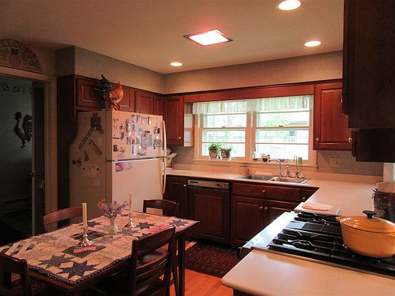 5th image of 1810 Western Dr
