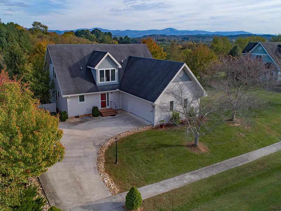 1st image of 44 Woodridge Ln