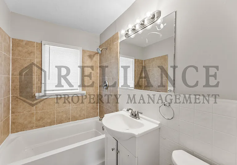 2237 N Erie Ave — Photo 24