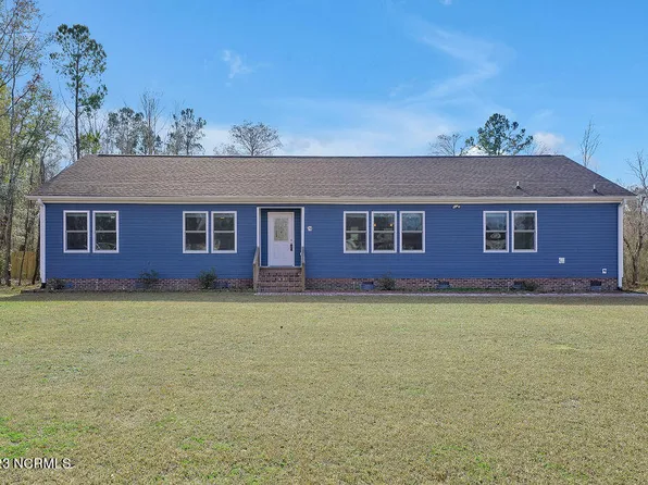 208 Ola Belle Road, Burgaw, NC 28425