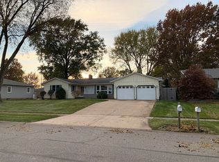 206 N 5th St, Eldridge, IA 52748