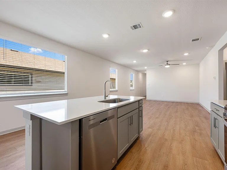 336 Fairfax Ave — Photo 14
