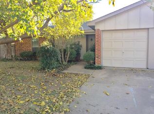 513 Willow Cir W, Burleson, TX 76028