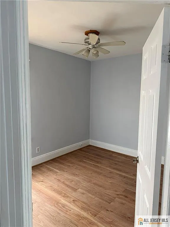2 bed, 1.0 bath, 2288 sqft, $2,700 — Photo 3