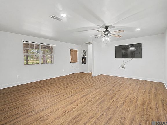 4th image of 46304 Laurie Dr