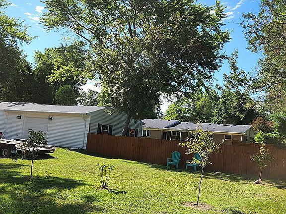 5th image of 1073 Pinecrest Ln