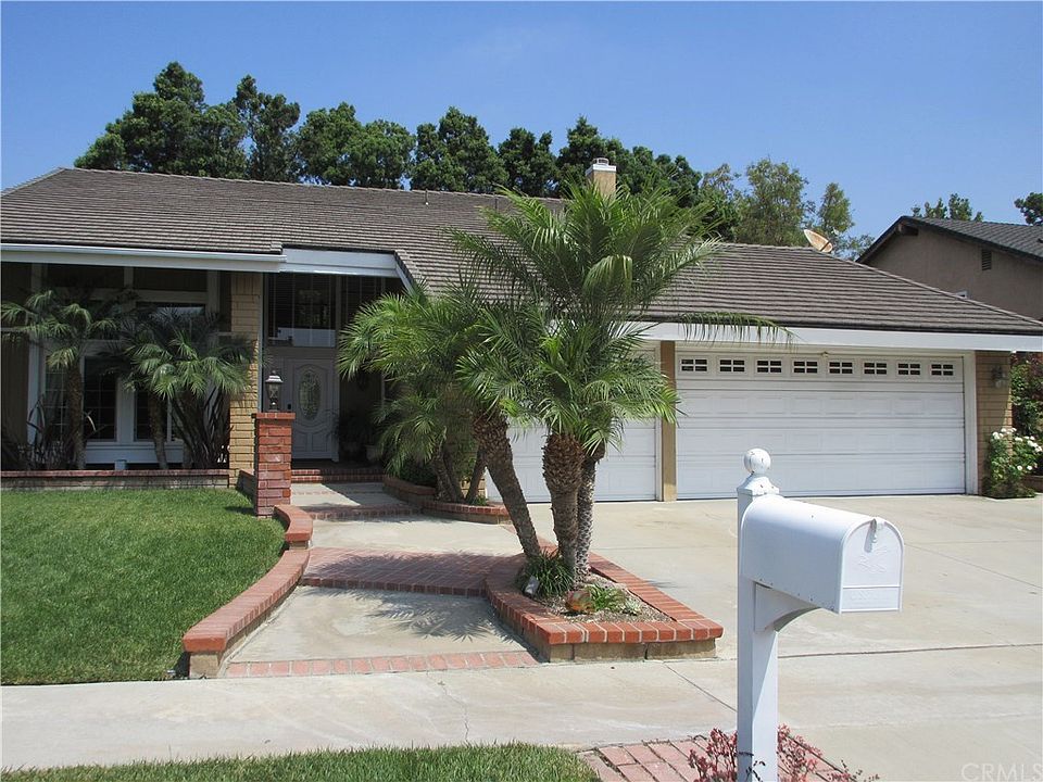 1st image of 15929 Las Palmeras Ave
