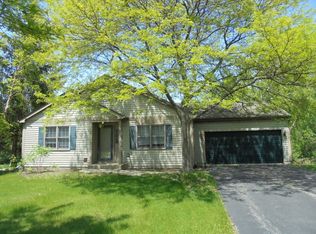 514 Carriage Hill Rd, Island Lake, IL 60042