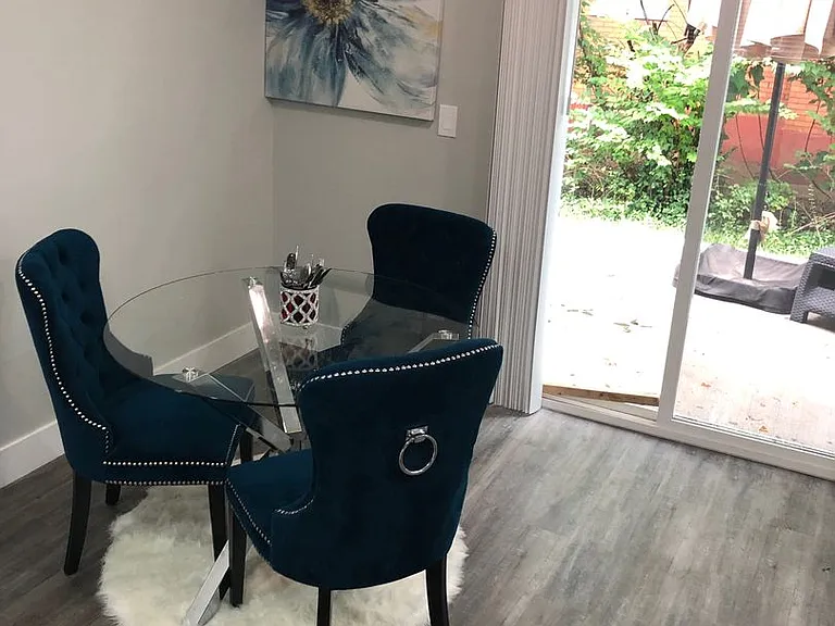 256 Irwin Pl — Photo 5