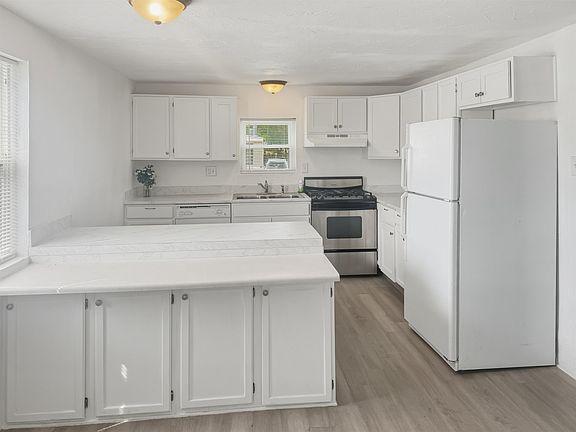 3rd image of 262 Red Cliffs Dr