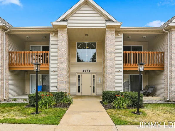 3074 W Crystal Waters Dr Unit 8, Holland, MI 49424