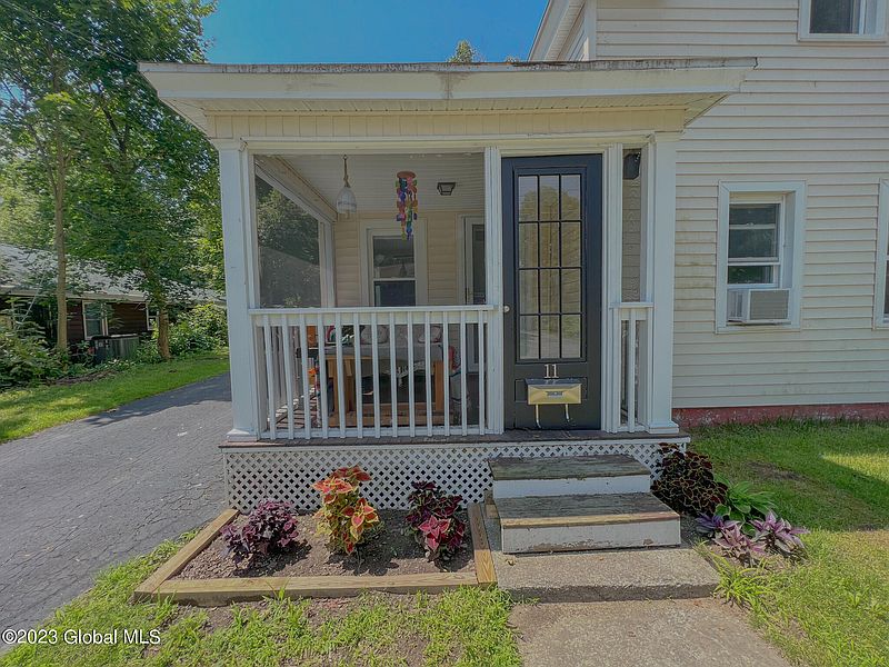 3rd image of 11 Maple Avenue