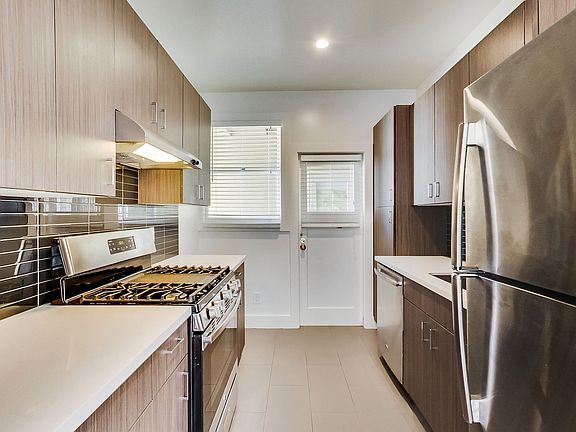 4th image of 1660 Bay St #105