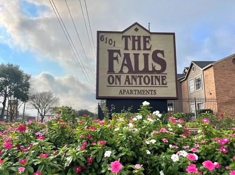 The Falls on Antoine Apartments — Photo 8