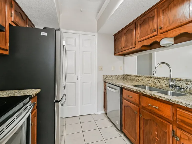 7184 Brandee Dr — Photo 7