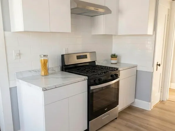 77 Quaker Ln S #79, West Hartford, CT 06119