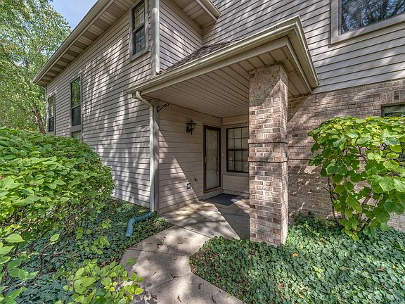 4th image of 353 Club House Dr