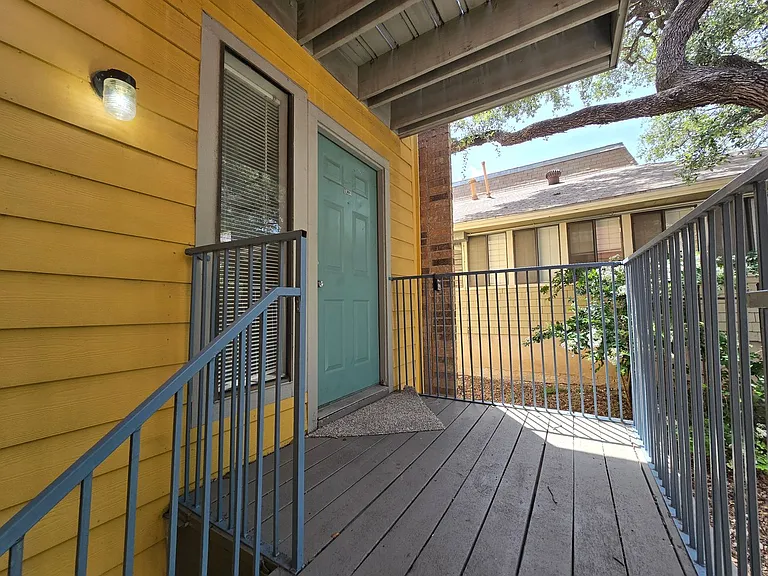 513 S Park Dr — Photo 6