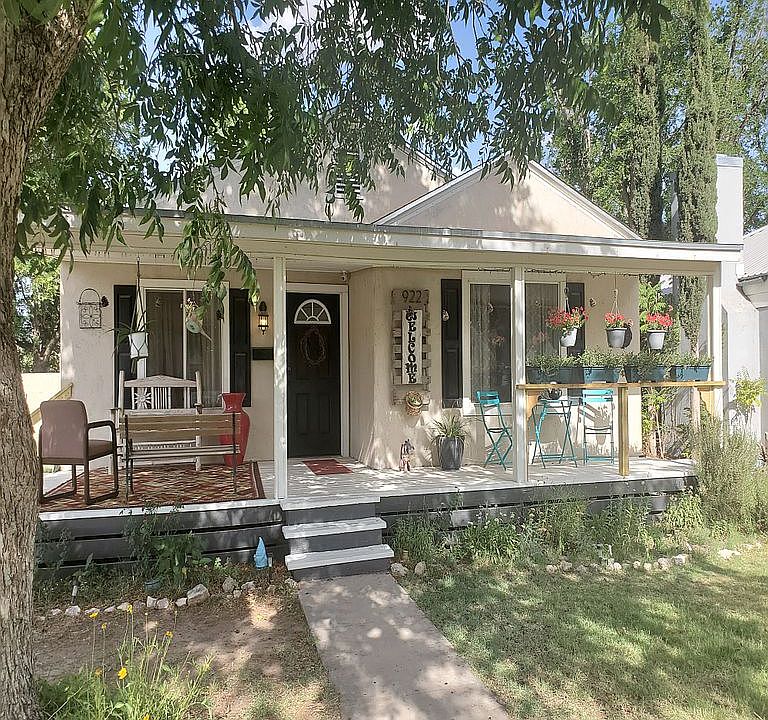 1st image of 922 N Halagueno St