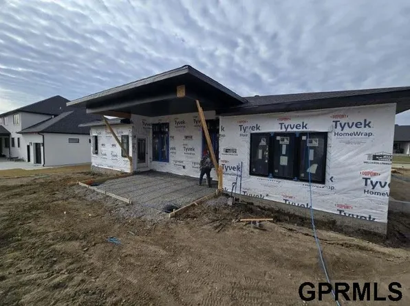 9160 Hillcrest Trl, Lincoln, NE 68520