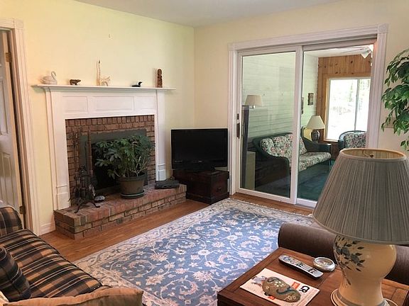 3rd image of 3 Woodcrest Dr