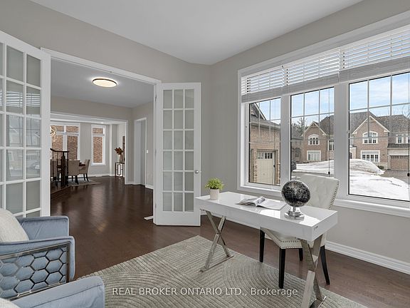 5th image of 56 Redmond Cres