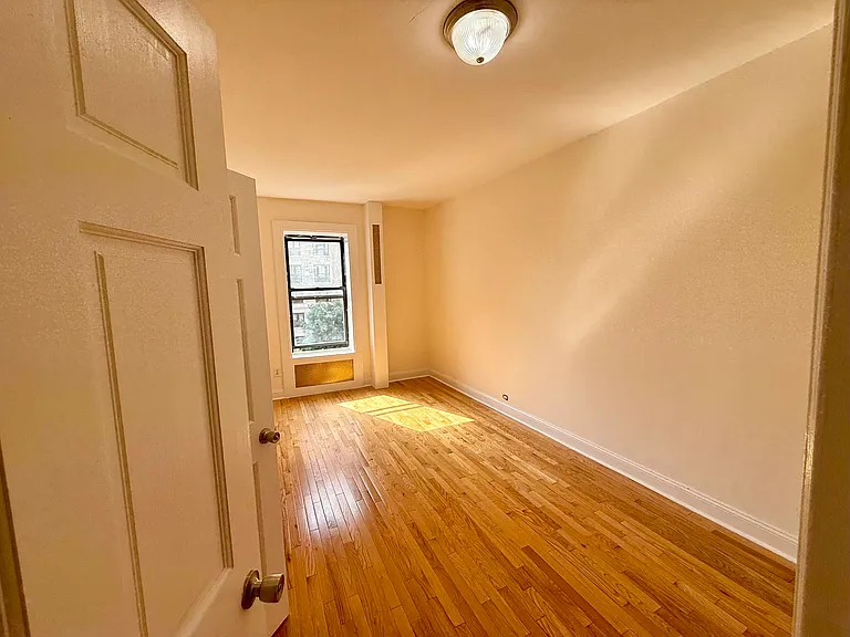 251 W 81st St #4R — Photo 3