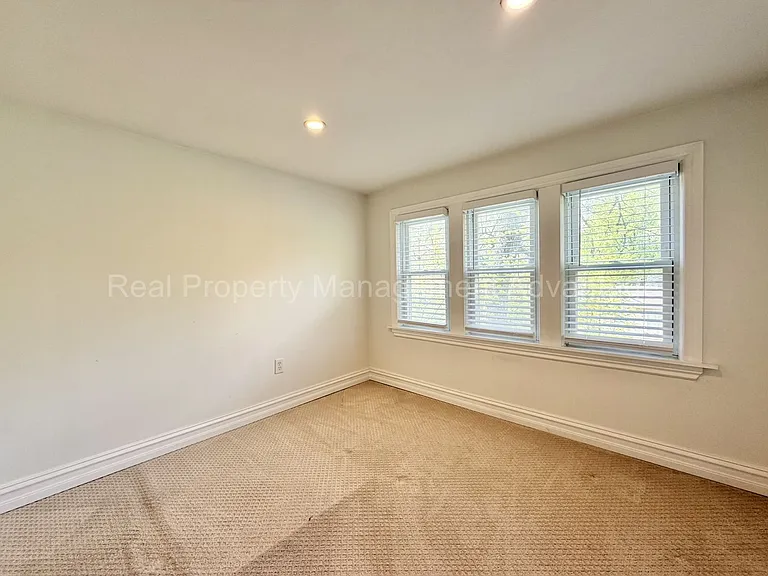 1330 E Chesterfield St — Photo 24