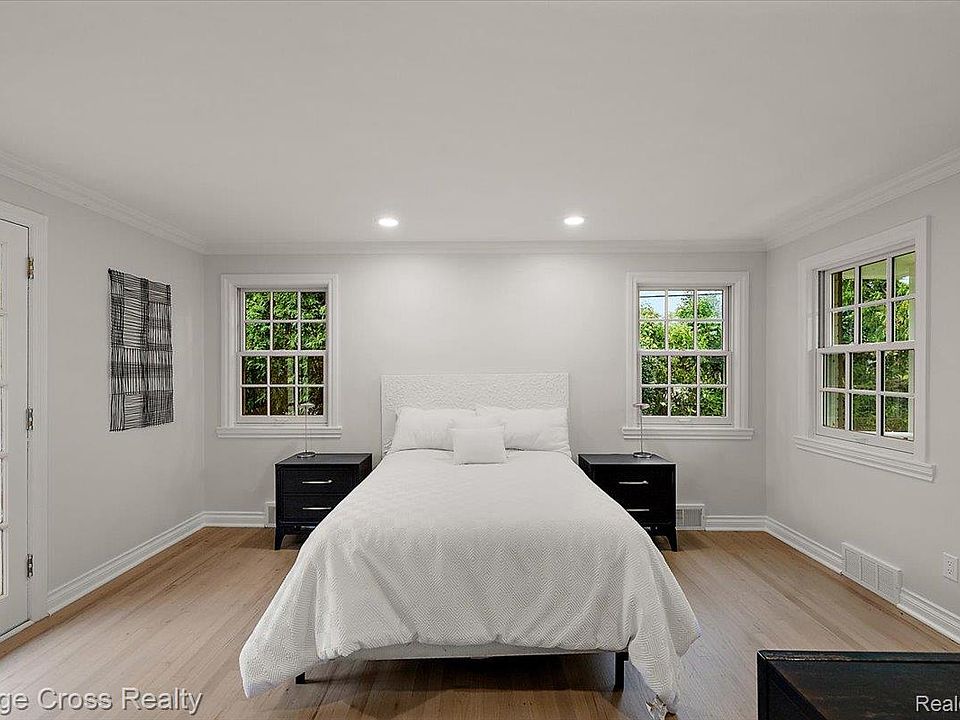 330 N Cranbrook Cross Rd, photo 9