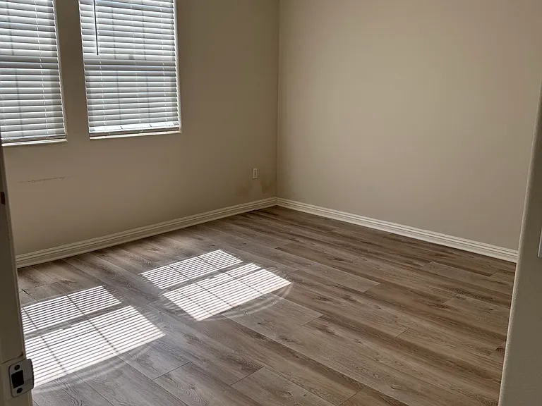10616 Moorpark St #304 — Photo 9