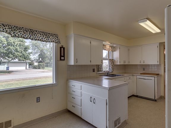 3rd image of 14322 E Alki Ave