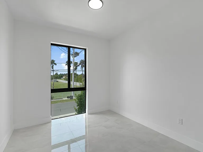 16925 SW 100th Ave #B1 — Photo 12