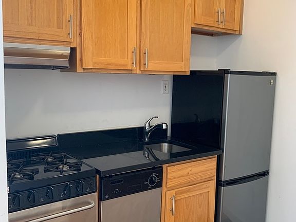 2nd image of 218 E 81st St APT 5B