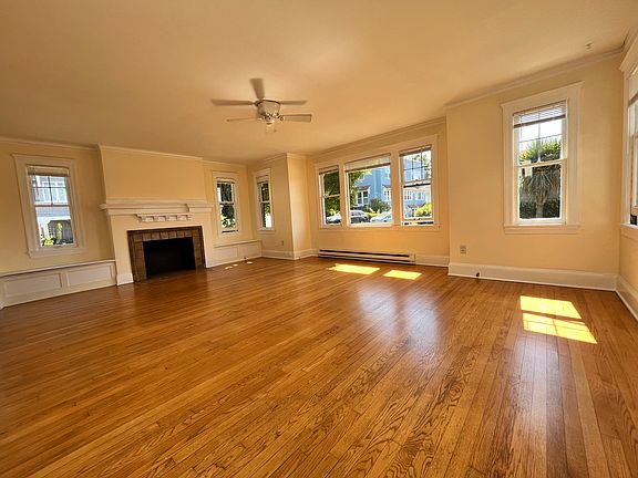 4th image of 2262 Alki Ave SW #2262