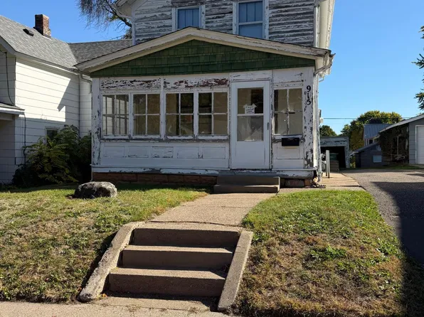 915 4th St S, Stillwater, MN 55082