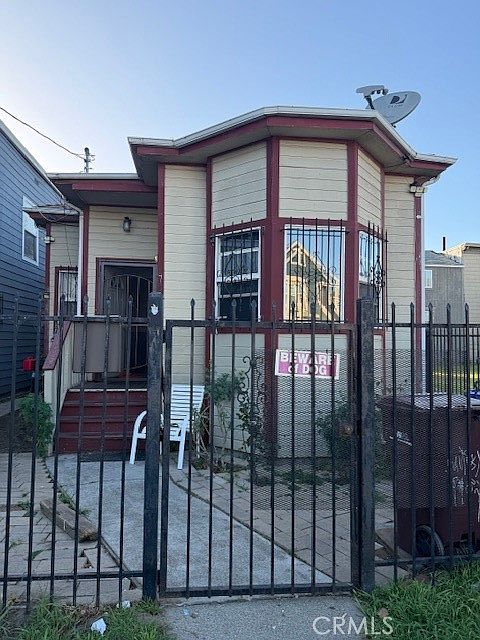 1st image of 731 Campbell St
