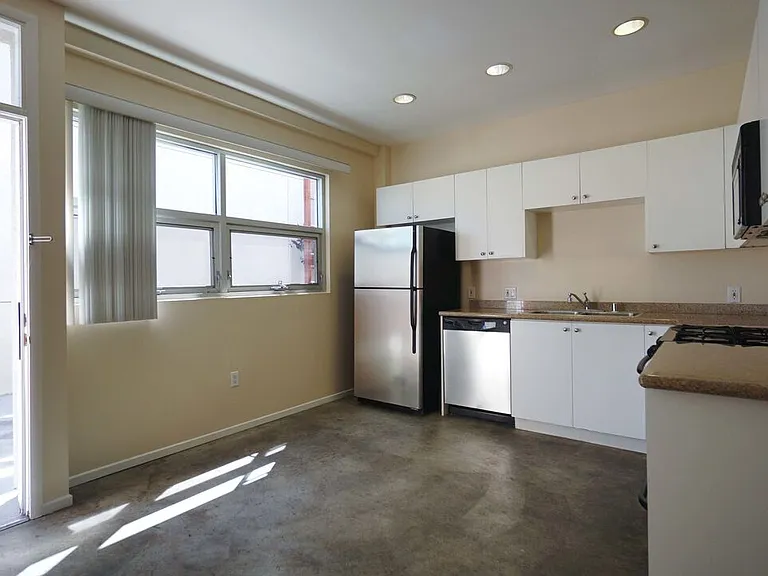 922 W 23rd St #202 — Photo 7