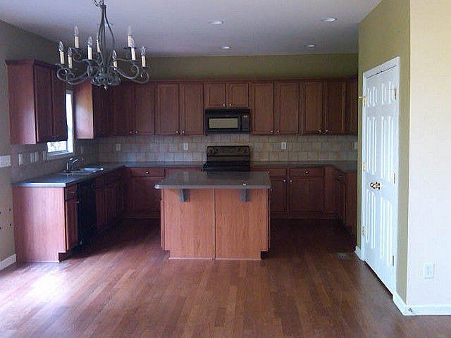 2nd image of 2420 Terry Ct