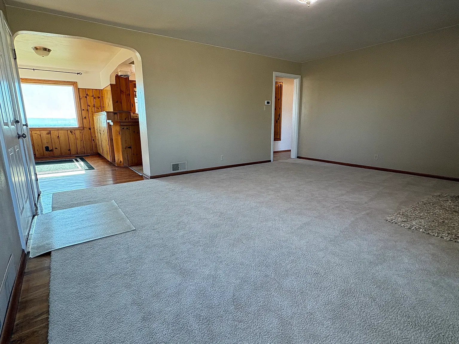 3 bed, 2321 sqft, $1,750 — Photo 4