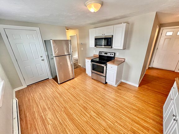 5th image of 19 Maplewood Ave #1