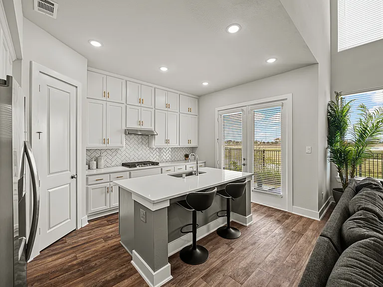 16631 Lake Austin St — Photo 4