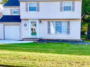 4884 Westbourne Rd, Lyndhurst, OH 44124