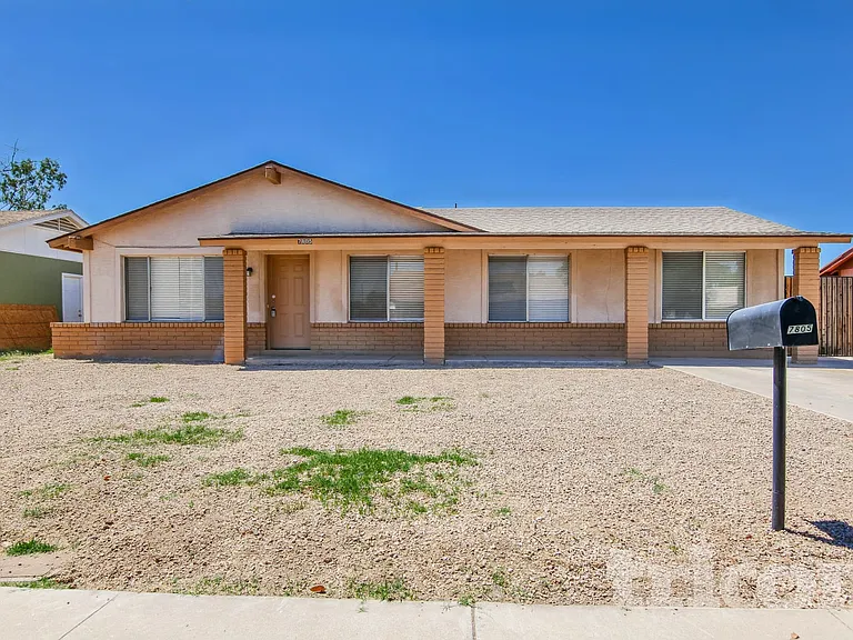 7805 W Cora Ln — Photo 2