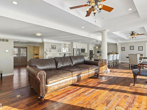 5th image of 32680 S River Rd