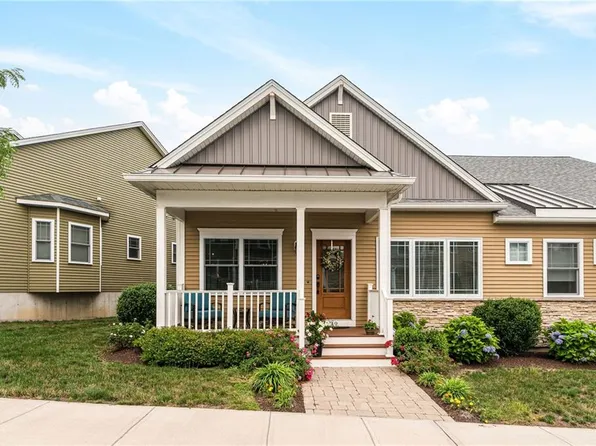 49 Seawynds Dr, North Kingstown, RI 02852
