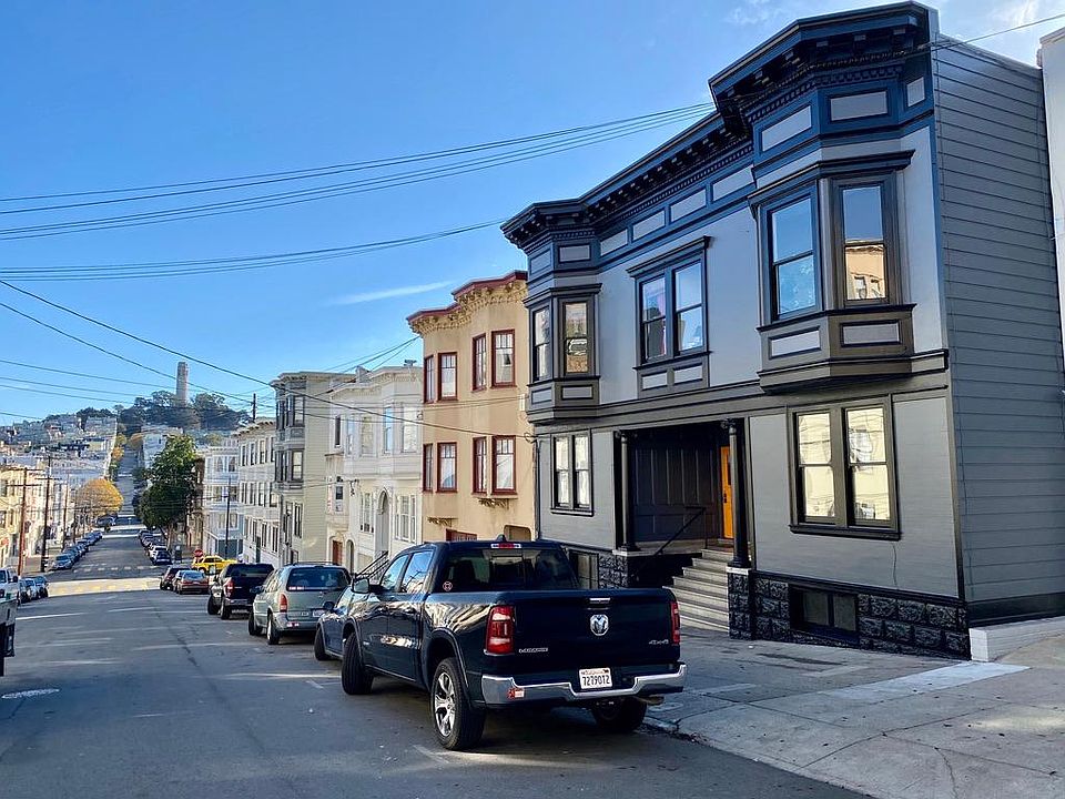 Great Location! Quiet Greenwich Street ( no Through-traffic) residential vibe.